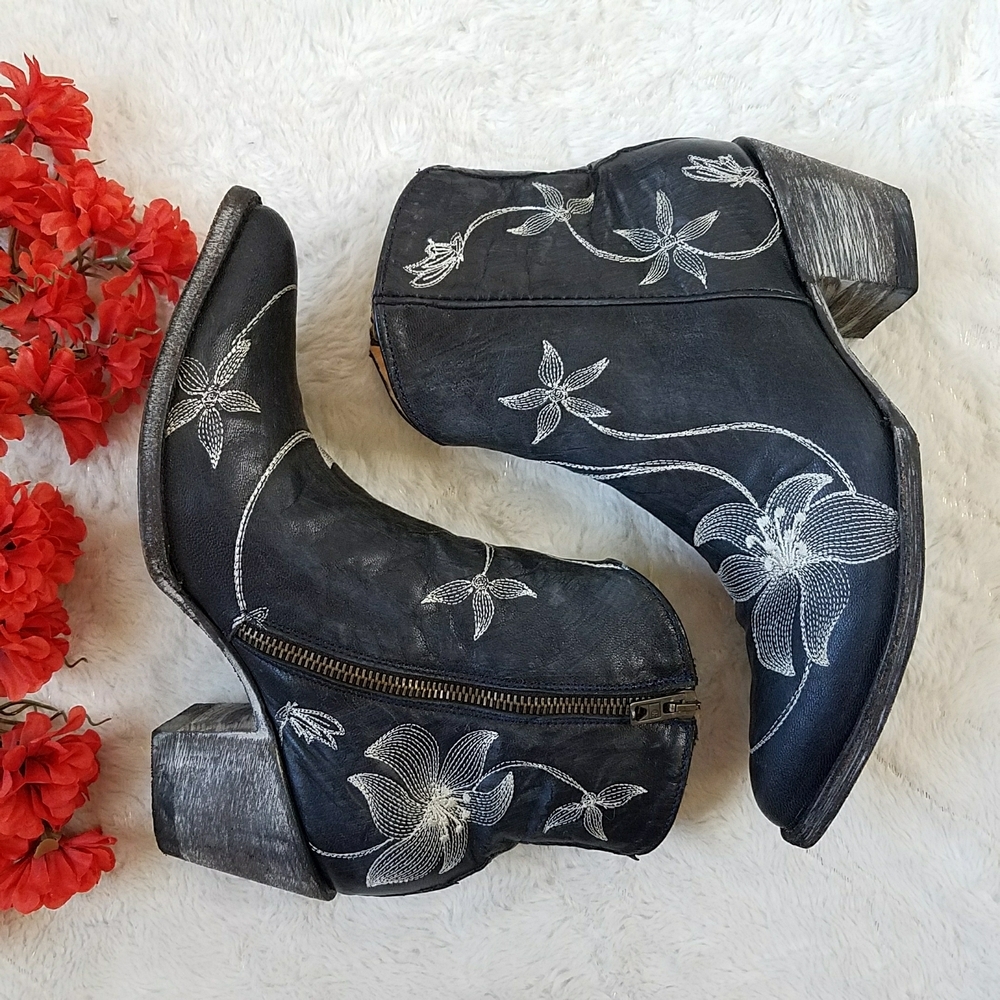 OLD GRINGO BLACK FLORA LOCA EMBROIDERED ANKLE BOOTS - Picture 3 of 14